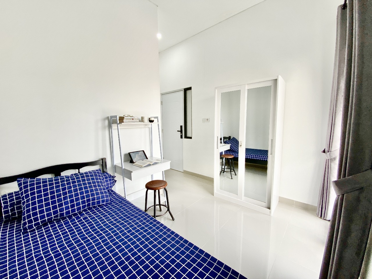 Kamar Tidur Alfarobi Kost Antapani yang Bersih