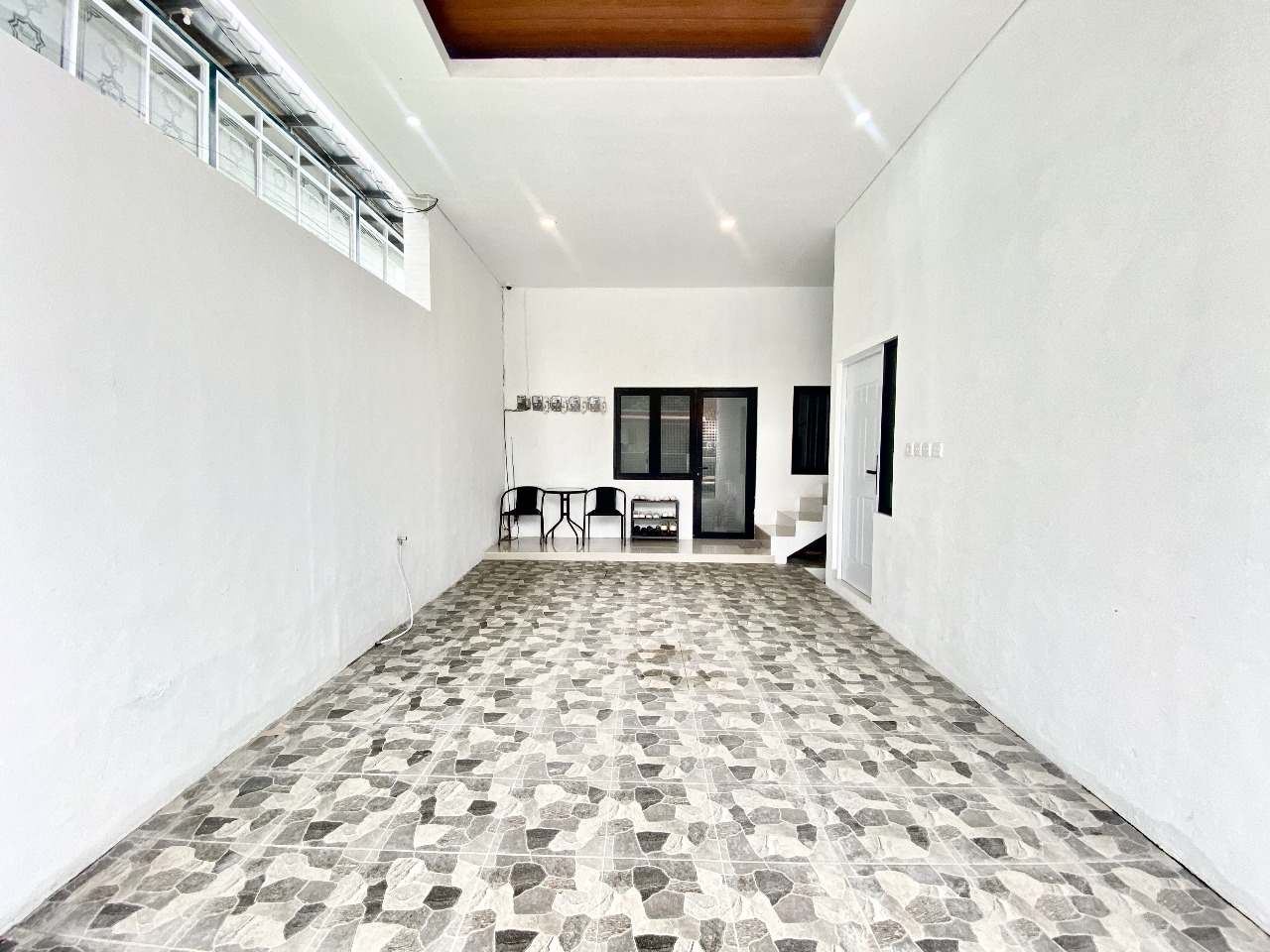 Area Parkir Luas Alfarobi Kost Antapani